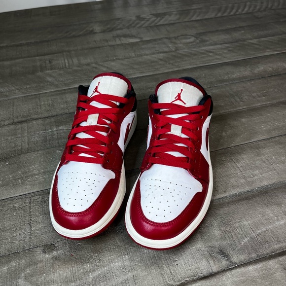 Nike Air Jordan 1 Low Gym Red Snea Sz 8.5 - Picture 3 of 5